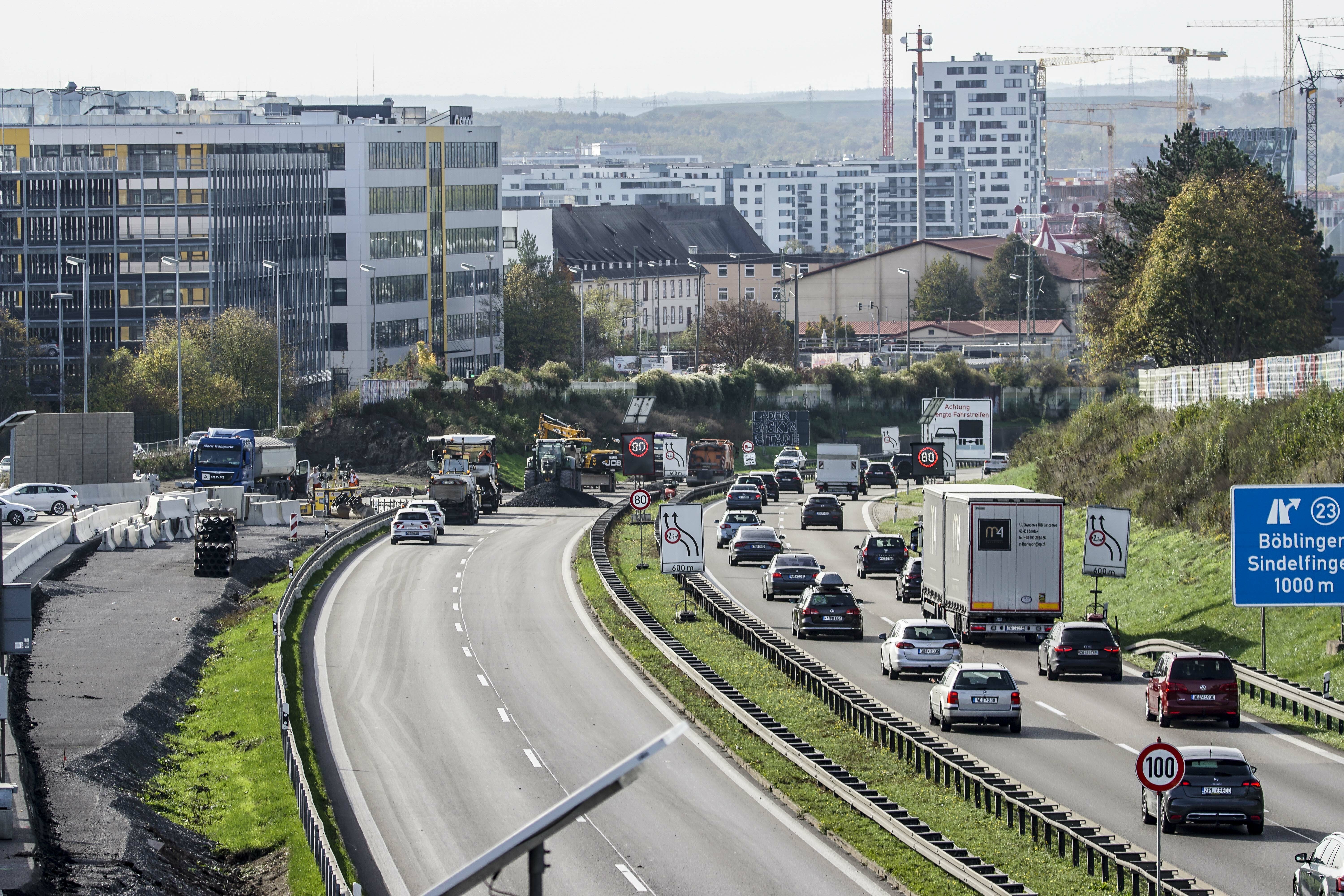 Am Wochenende war es wieder soweit: Sperrung der Autobahn A81 in Richtung Stuttgart wegen Ausbau auf 6 Spuren zwischen Sindelfingen und Böblingen.   Bilder: Dettenmeyer
