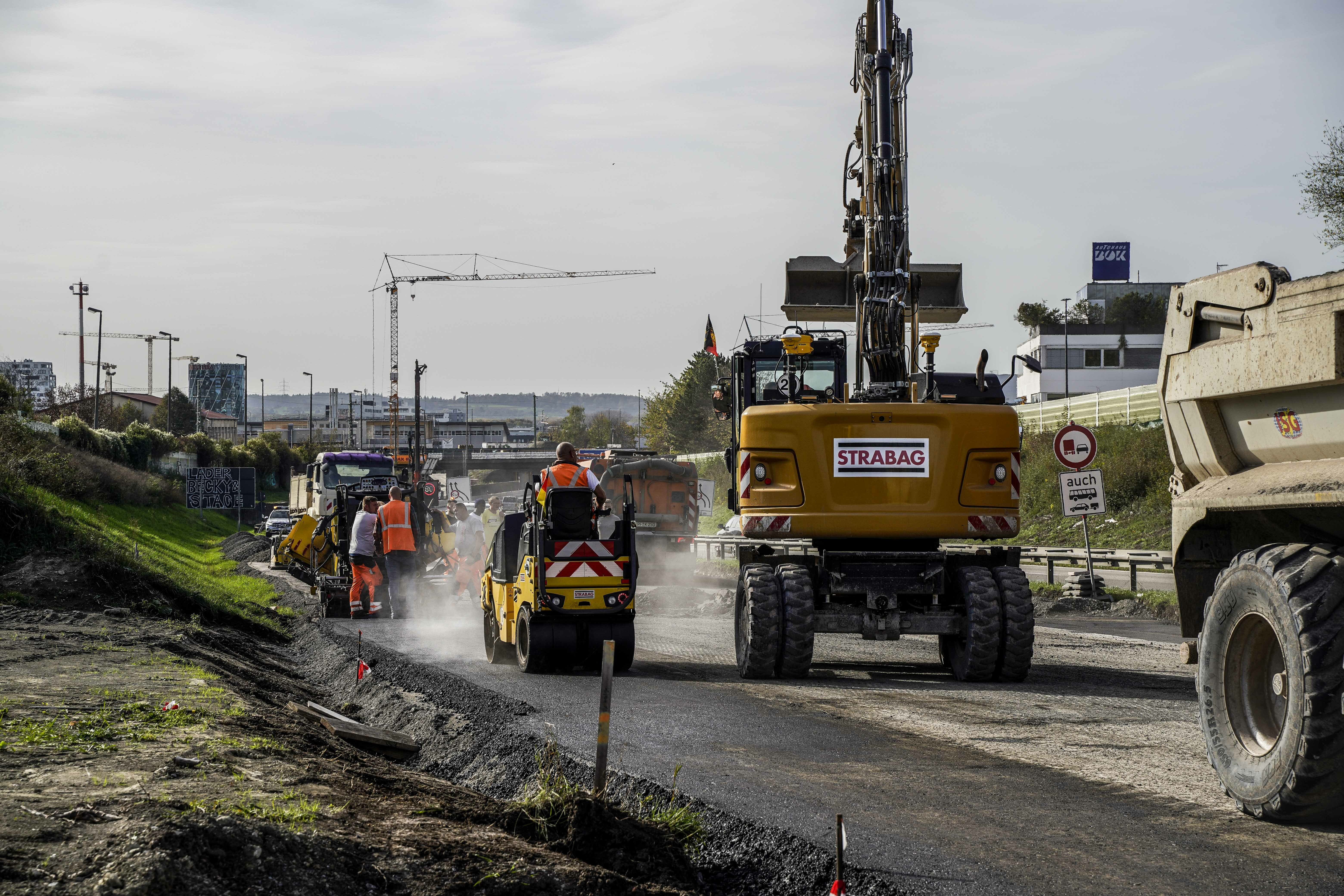 Am Wochenende war es wieder soweit: Sperrung der Autobahn A81 in Richtung Stuttgart wegen Ausbau auf 6 Spuren zwischen Sindelfingen und Böblingen.   Bilder: Dettenmeyer