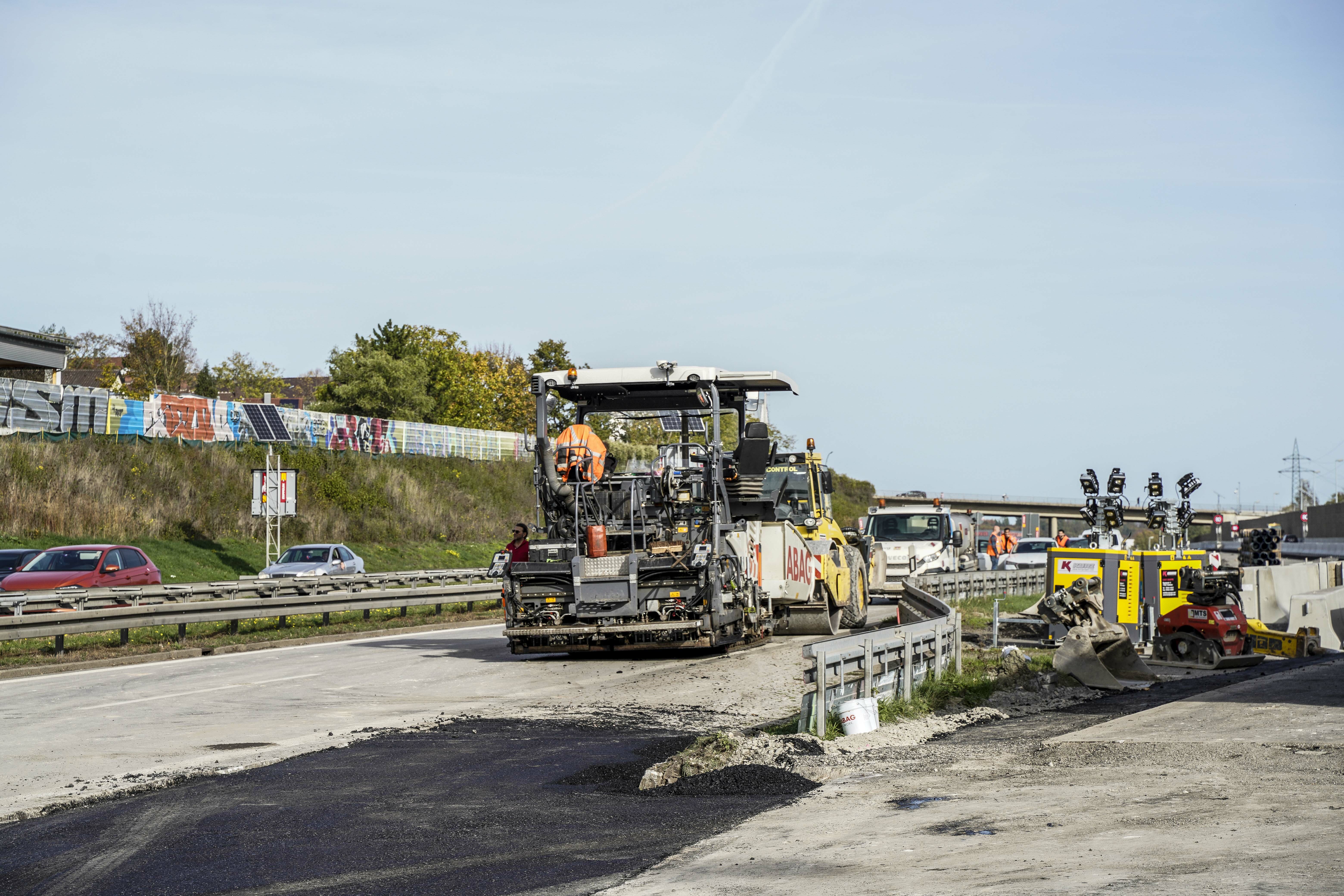 Am Wochenende war es wieder soweit: Sperrung der Autobahn A81 in Richtung Stuttgart wegen Ausbau auf 6 Spuren zwischen Sindelfingen und Böblingen.   Bilder: Dettenmeyer