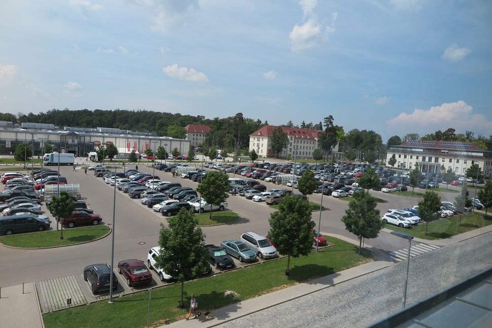 2007 öffnete in der Panzerkaserne der drittgrößte US-Supermarkt in Deutschland. Geplant ist, dass dazu ein großer Lebensmittelmarkt gebaut werden soll. Bild: Groß/Archiv
