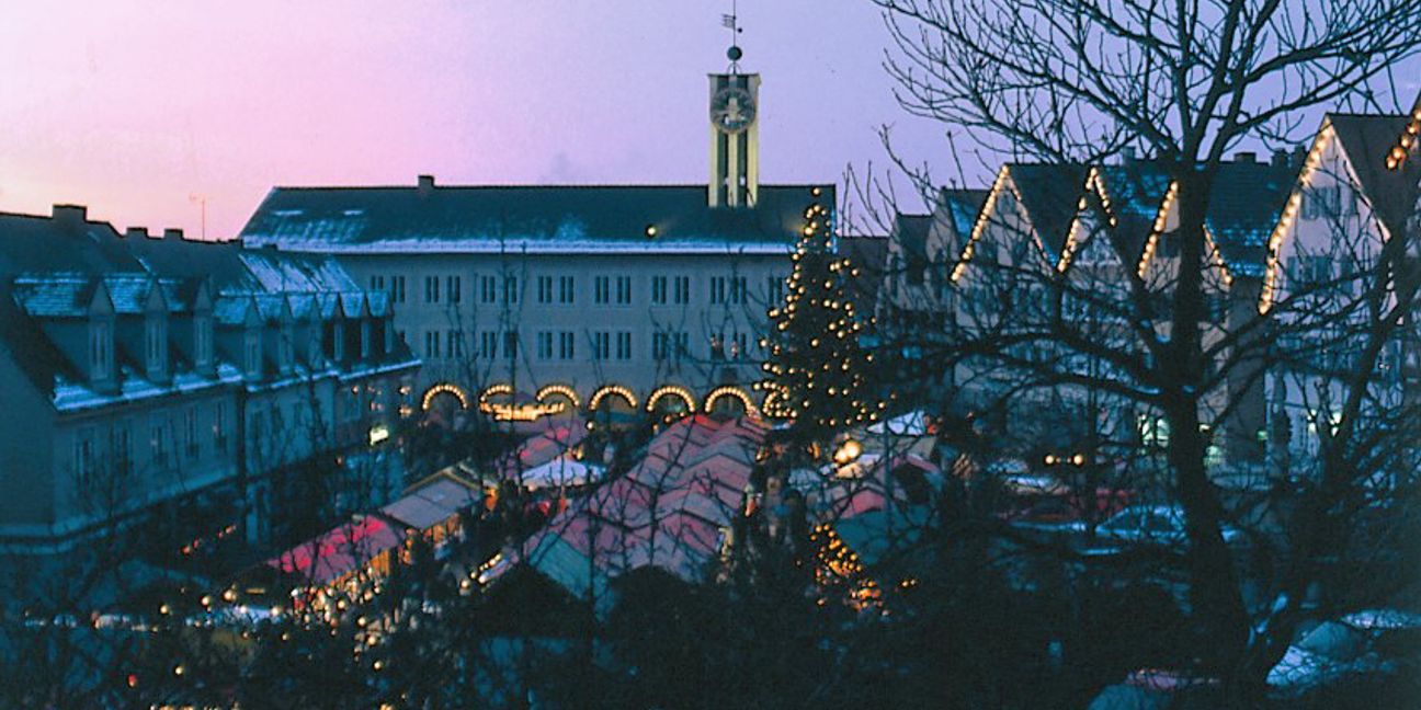Von 1982 bis 2004 hat der Böblinger Weihnachtsmarkt auf dem Marktplatz stattgefunden, dann wurde er auf den Elbenplatz verlegt. Jetzt unternimmt die SPD-Gemeinderatsfraktion einen neuen Anlauf, diese Veranstaltung mit einem neuen Konzept in die Altstadt zurückzuholen. Foto: z