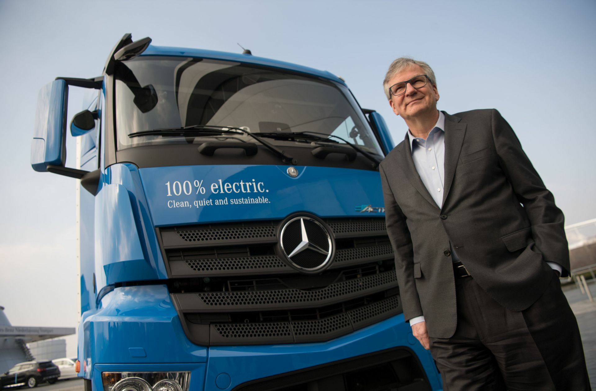 Mit einem batteriebetriebenen E-Actros will Daimler-Truck-Chef Martin Daum am Freitag auf den Frankfurter Börsenplatz rollen.
 Foto: dpa/Marijan Murat