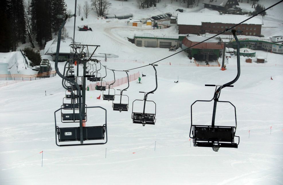 Viel Schnee, leere Lifte – so präsentierte sich der Feldberg in diesem Winter. Foto: Imago/Eibner/Hahne