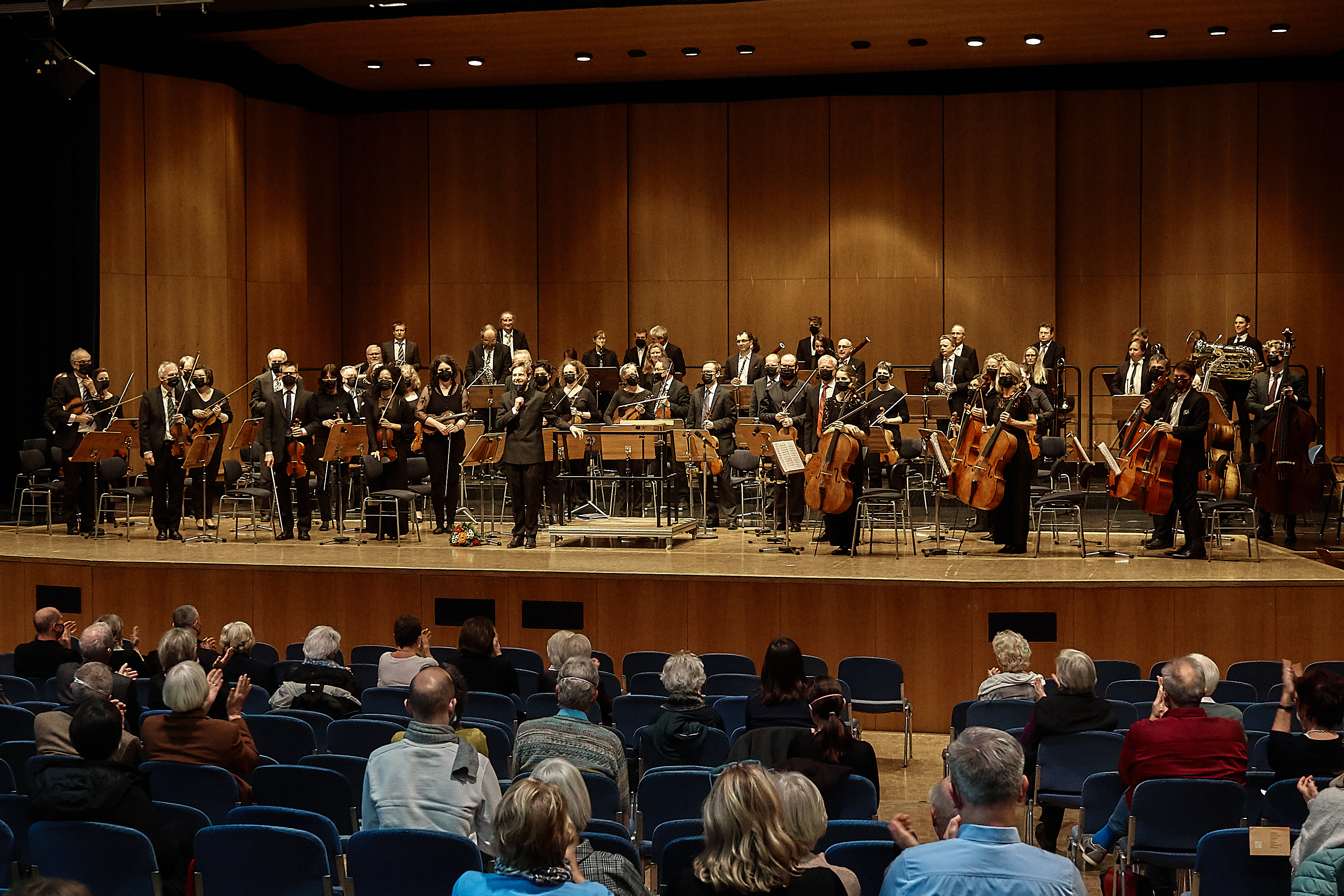 Statt wie üblich ein Sinfoniekonzert am Abend zu geben, servierte das Sinfonieorchester Sindelfingen vormittags ein Menü aus Klassik und Romantik in der Stadthalle.   Bild: Heiden