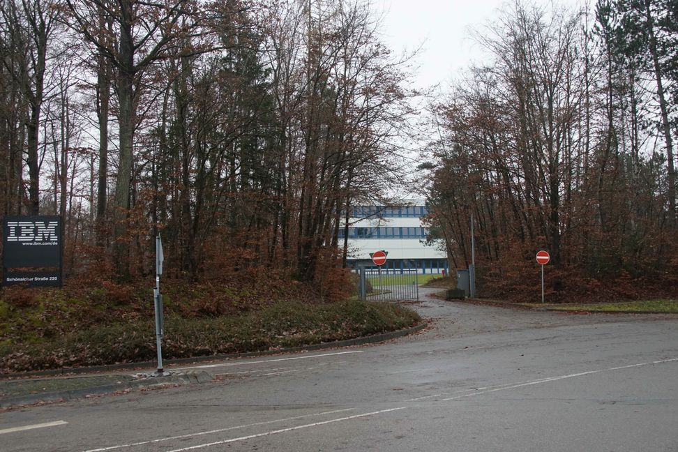Mitte 2023 will IBM den Standort oberhalb des Schönaicher Firsts endgültig aufgeben. Auf dem 14 Hektar großen Gelände soll dann ein ganz neues Stadtquartier entstehen. Bild: Dettenmeyer