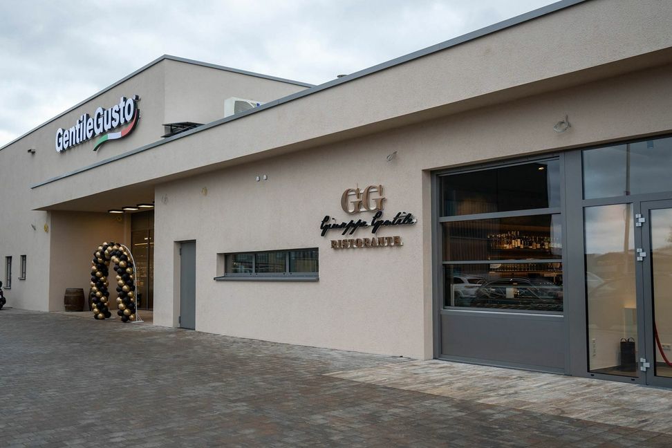 Bereits die Eröffnung des Supermarkts von "Gentile Gusto" am neuen Standort innerhalb von Schönaich wurde von den Kunden sehr gut angenommen. Nun steht auch der Termin für die Eröffnung des Retsurants.    Bild: Nüßle