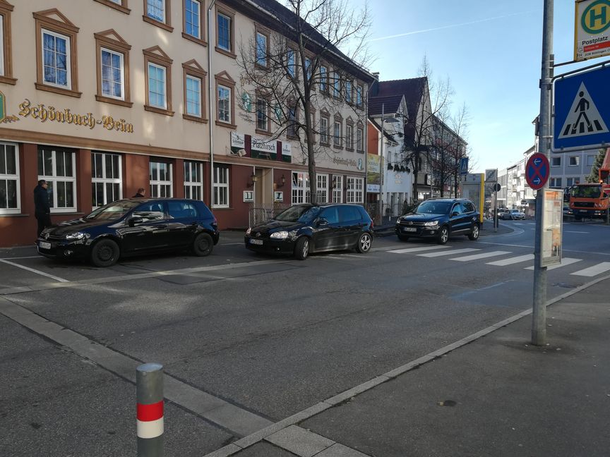 Der Behindertenparkplatz auf dem Postplatz wird in seltensten Fällen von Autofahrern mit Berechtigungsschein genutzt. Bild: Oberdorfer