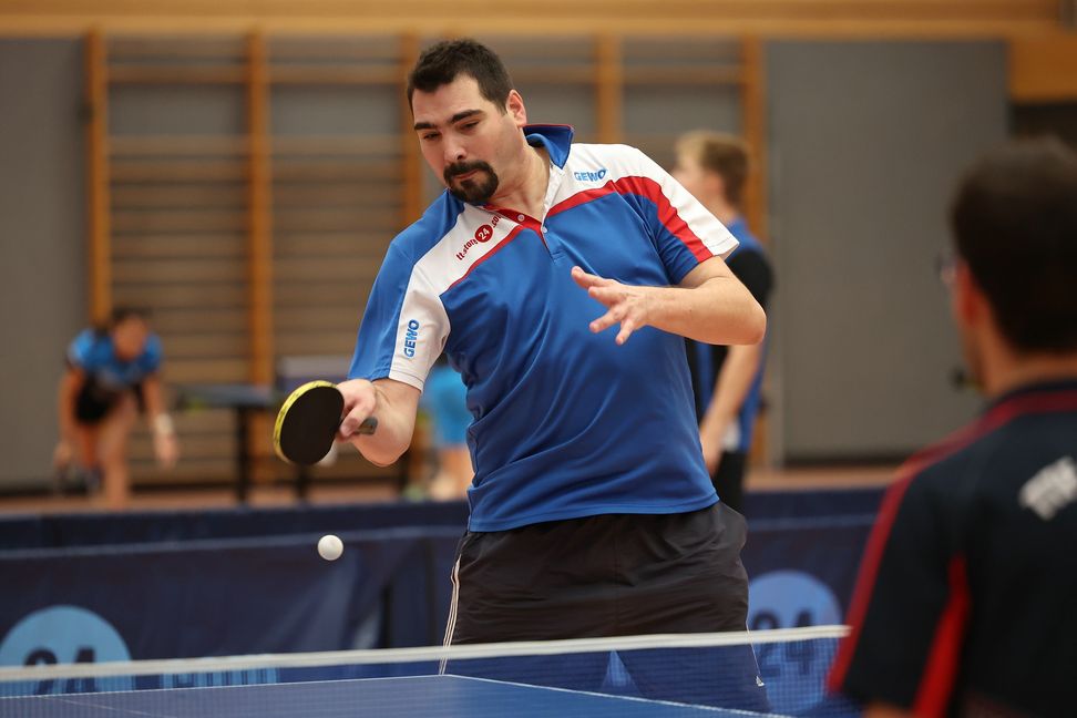 Mit seiner Körpergröße von 1,95 Metern überragt der Sindelfinger seinen Konkurrenten auch um Längen. Bild: Holzapfel