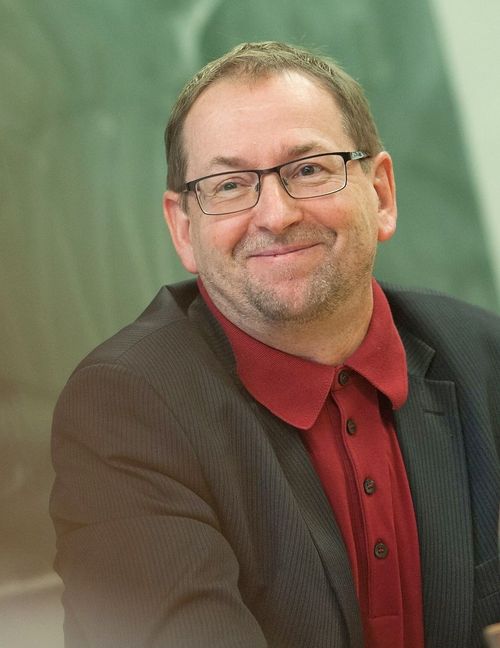 Richard Pitterle schlüpft am Samstag in seine Rolle als DJ El Diputate. Bild: z