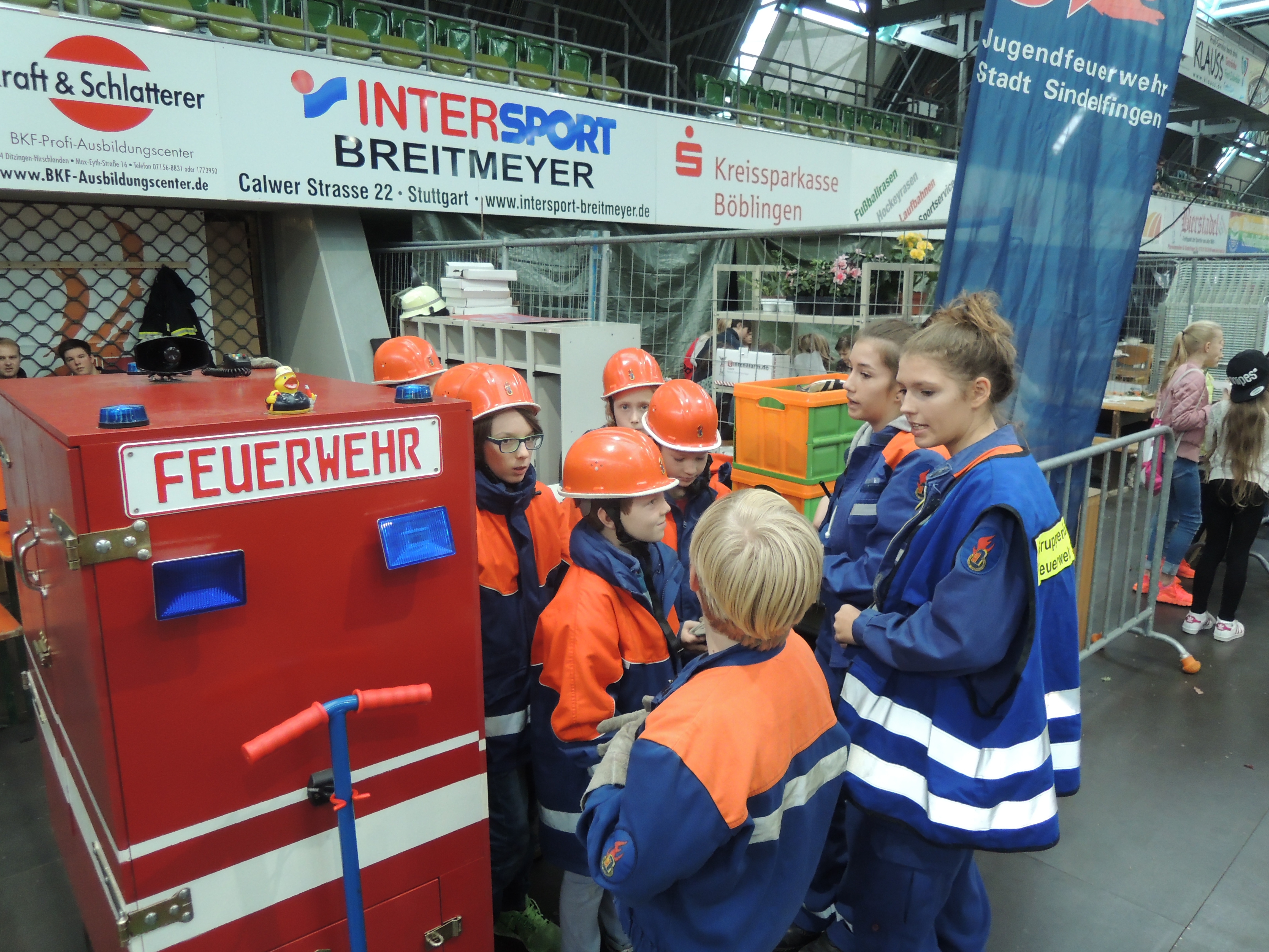 In der Kinderspielstadt Simsalon müssen die Kinder Geld verdienen und Berufe ausüben. Feuerwehrfrau oder -mann ist einer der beliebtesten Jobs. 	Bild: Heiden