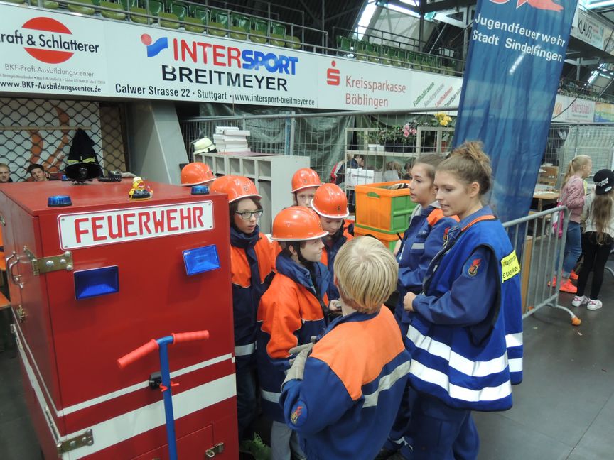 In der Kinderspielstadt Simsalon müssen die Kinder Geld verdienen und Berufe ausüben. Feuerwehrfrau oder -mann ist einer der beliebtesten Jobs. 	Bild: Heiden