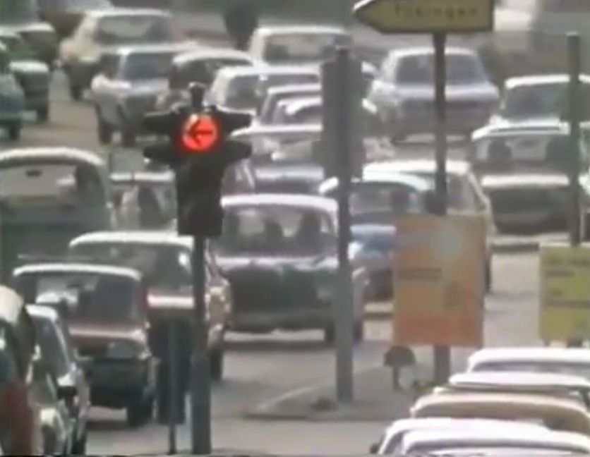 Staus am Elbenplatz gab es auch im Böblingen der 1970er Jahre: Rund 70 000 Fahrzeuge zwängten sich damals täglich durch die Innenstadt. Bild: Leonaris-Film