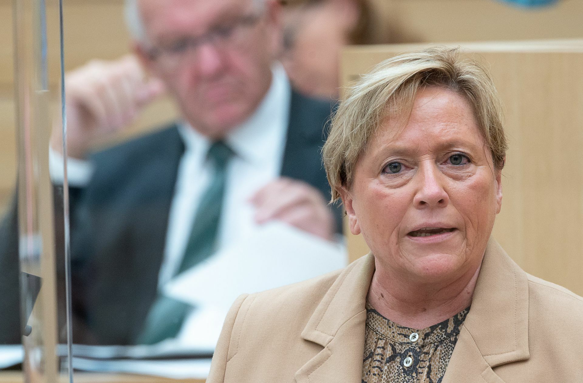 Kultusministerin Eisenmann sieht organisatorische Probleme mit dem Ferienfrühstart.