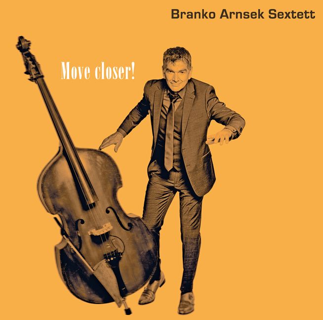 Das erste Solo-Album des Sindelfinger Jazz-Bassisten trägt den Titel "Move Closer". Ab Januar auch als Vinyl-LP erhältlich. Bild: z