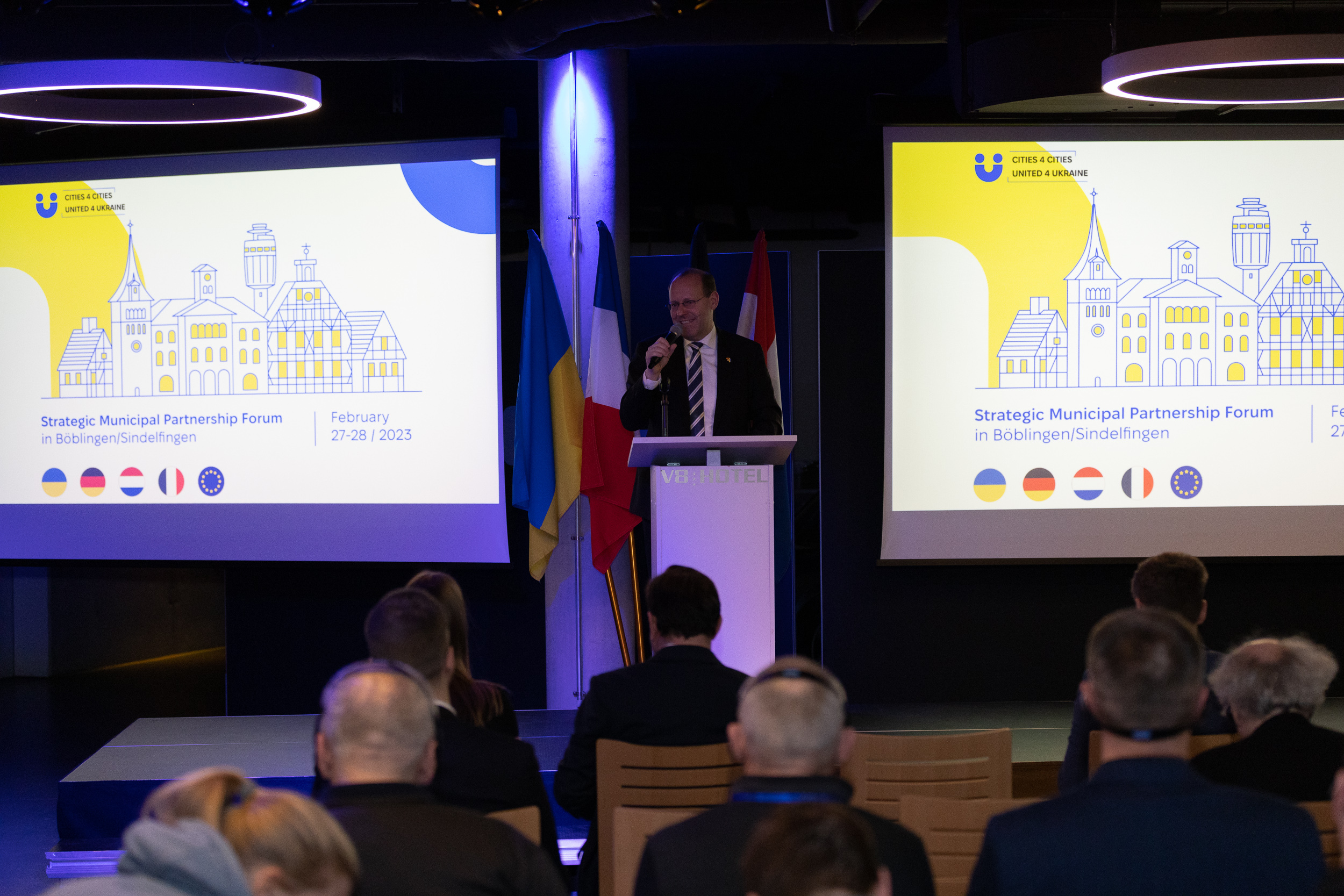 Sindelfingens Oberbürgermeister Dr. Bernd Vöhringer bei seiner Rede in Böblingen. Bild: z