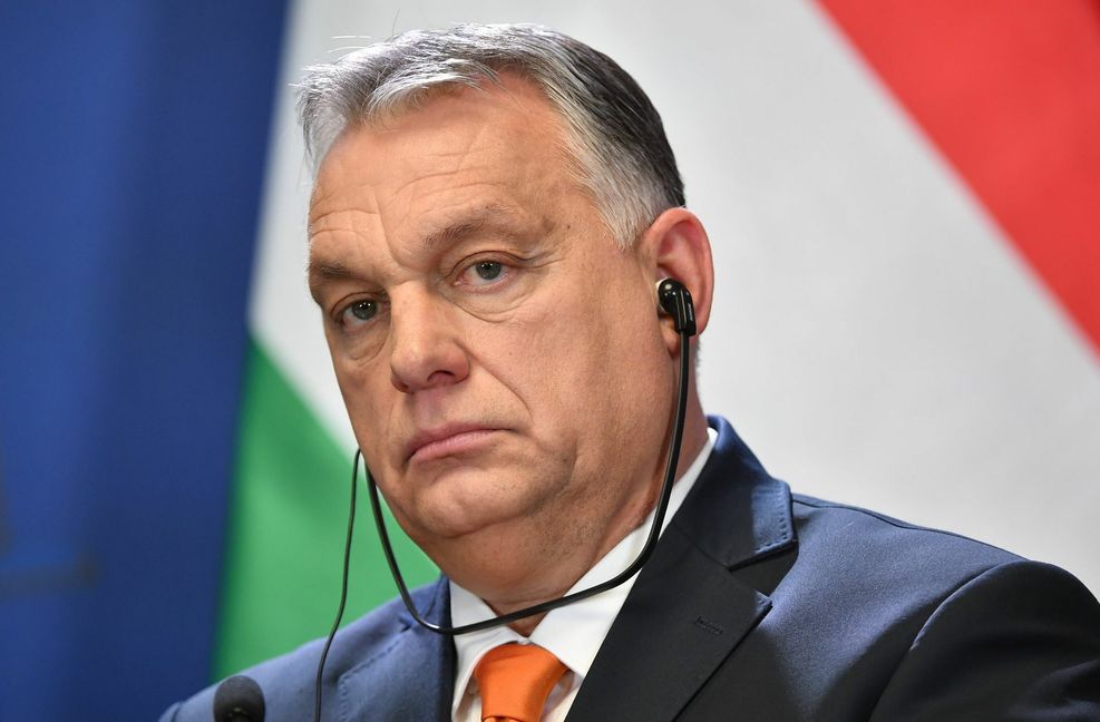 Ungarns Premier Victor Orban ist der EU lange auf der Nase herumgetanzt. Dass sich Polen nun einem Urteil aus Brüssel beugt, wird dem Premier zu denken geben.