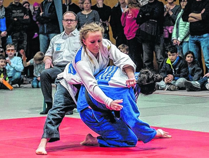 VfL-Neuzugang Margarita Diede (oben) im Kampf mit der Deutschen Vizemeisterin Sappho Coban (unten)  Bild: Vilz