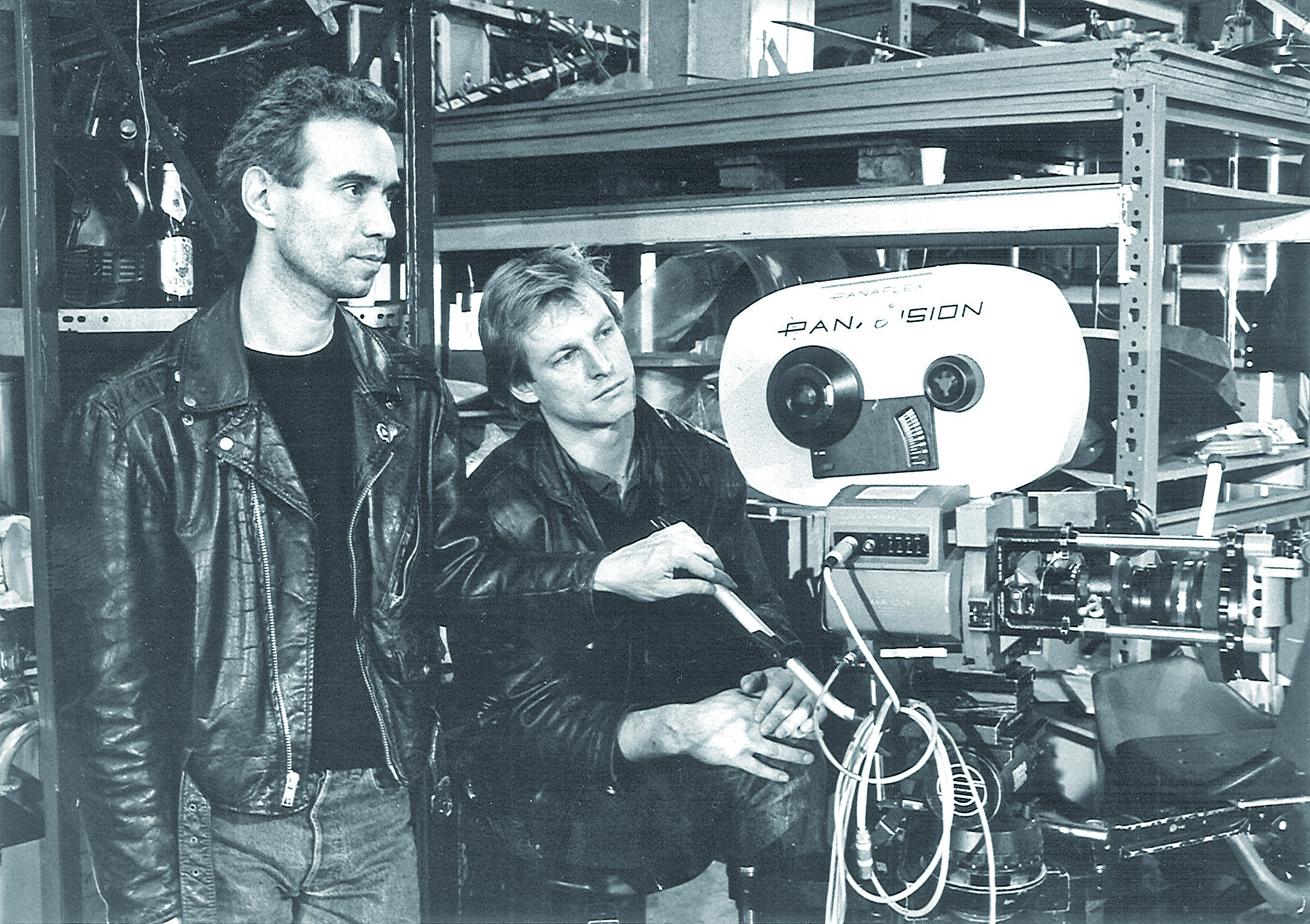Roland Emmerich (links) bei Dreharbeiten für "Joey". Bild: Filmverlag der Autoren