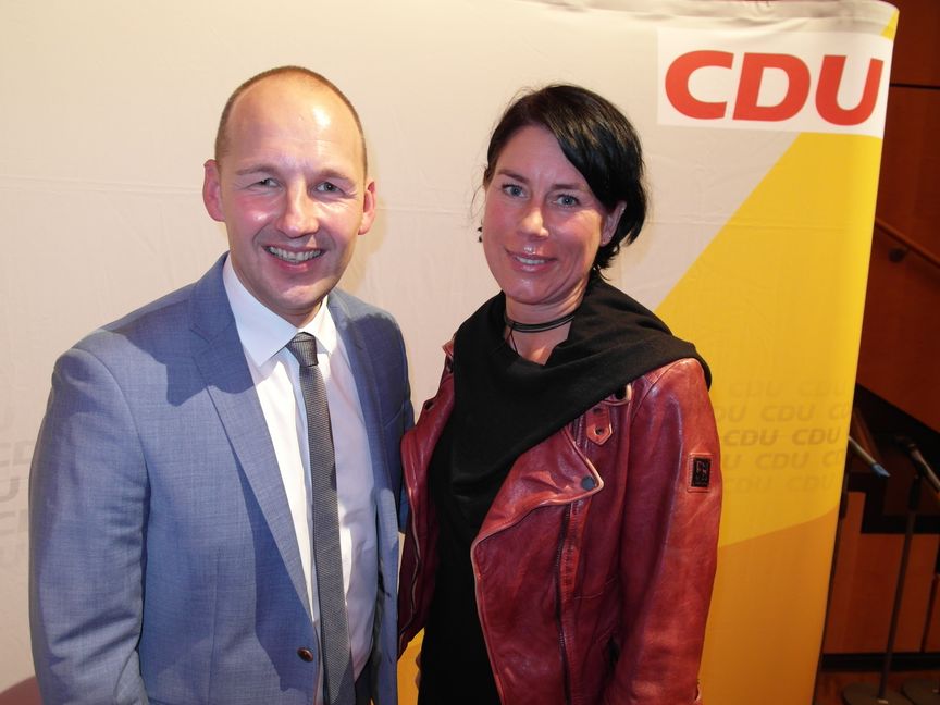 So sieht ein Sieger aus: ): Marc Biadacz mit Ehefrau Tine Stierle.              Bild: Staber