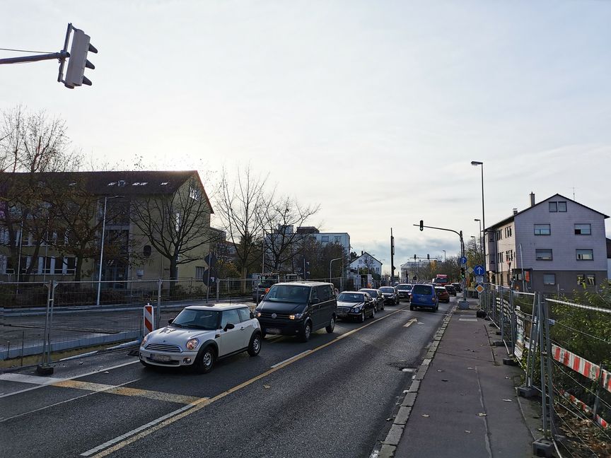 Die Arbeiten an der Herrenberger Straße sind stadteinwärts beinahe abgeschlossen. In den kommenden Monaten sind dafür die beiden Fahrspuren stadtauswärts gesperrt. Bild: Hamann