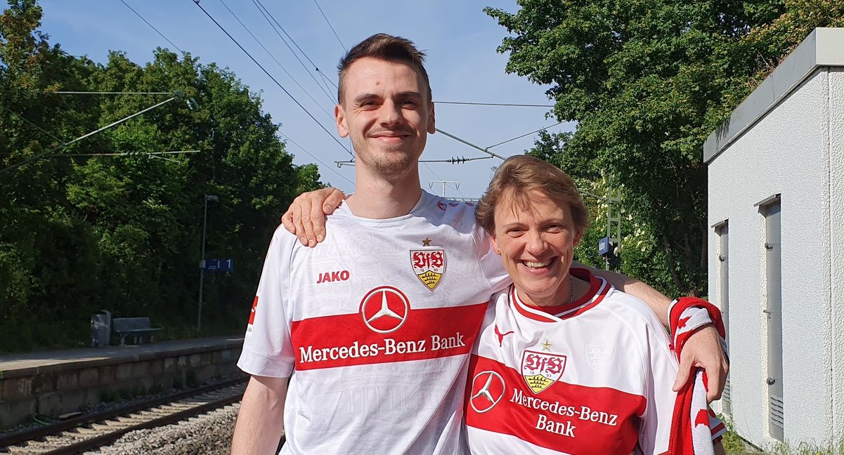 Sohn und Mutter, Schulter und Schulter, da kann und da darf doch nichts schief gehen. Doch Moritz und Nina Koch sind ein wenig nervös.     Bild: Wegner