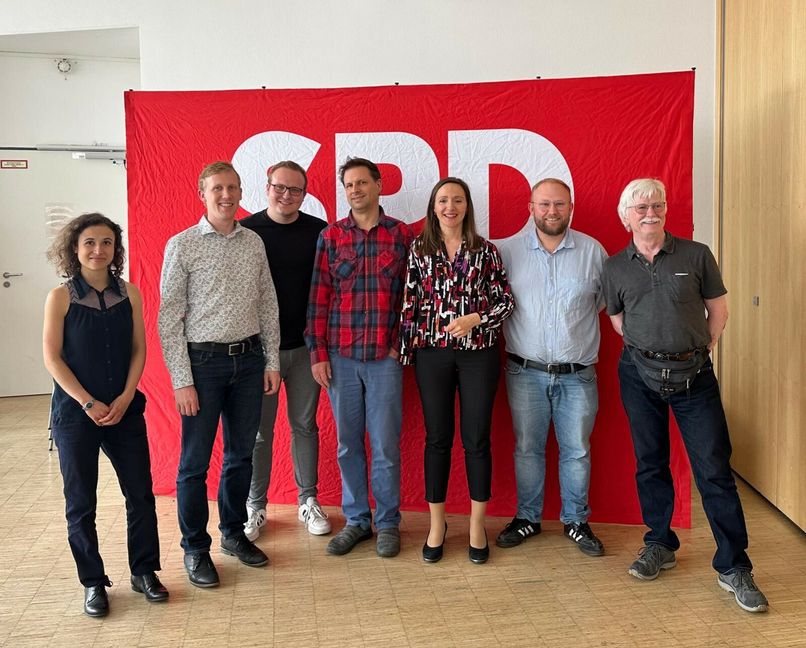 Auf dem Vorstandsfoto sind zu sehen: Katrin Sattler, Sascha Hambach,  Martin Wenger, Carsten Beneke, Jasmina Hostert, Robin Voss, Rolf Scherer (von links). Bild: z