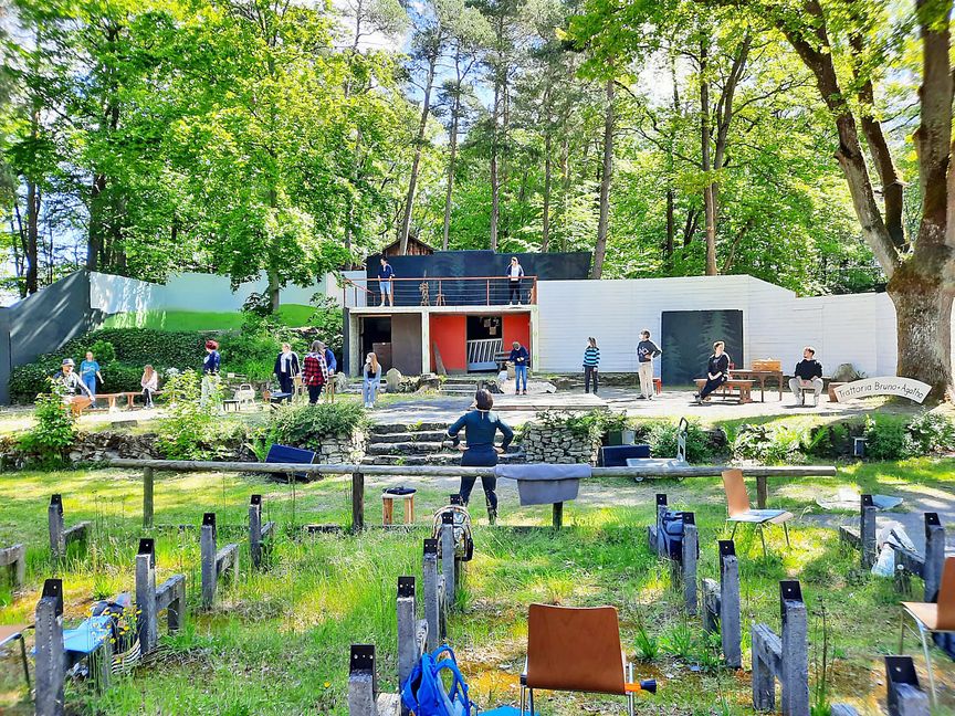 Probe für das Stück "Tischlein deck dich". Bild: Karolina Sauer