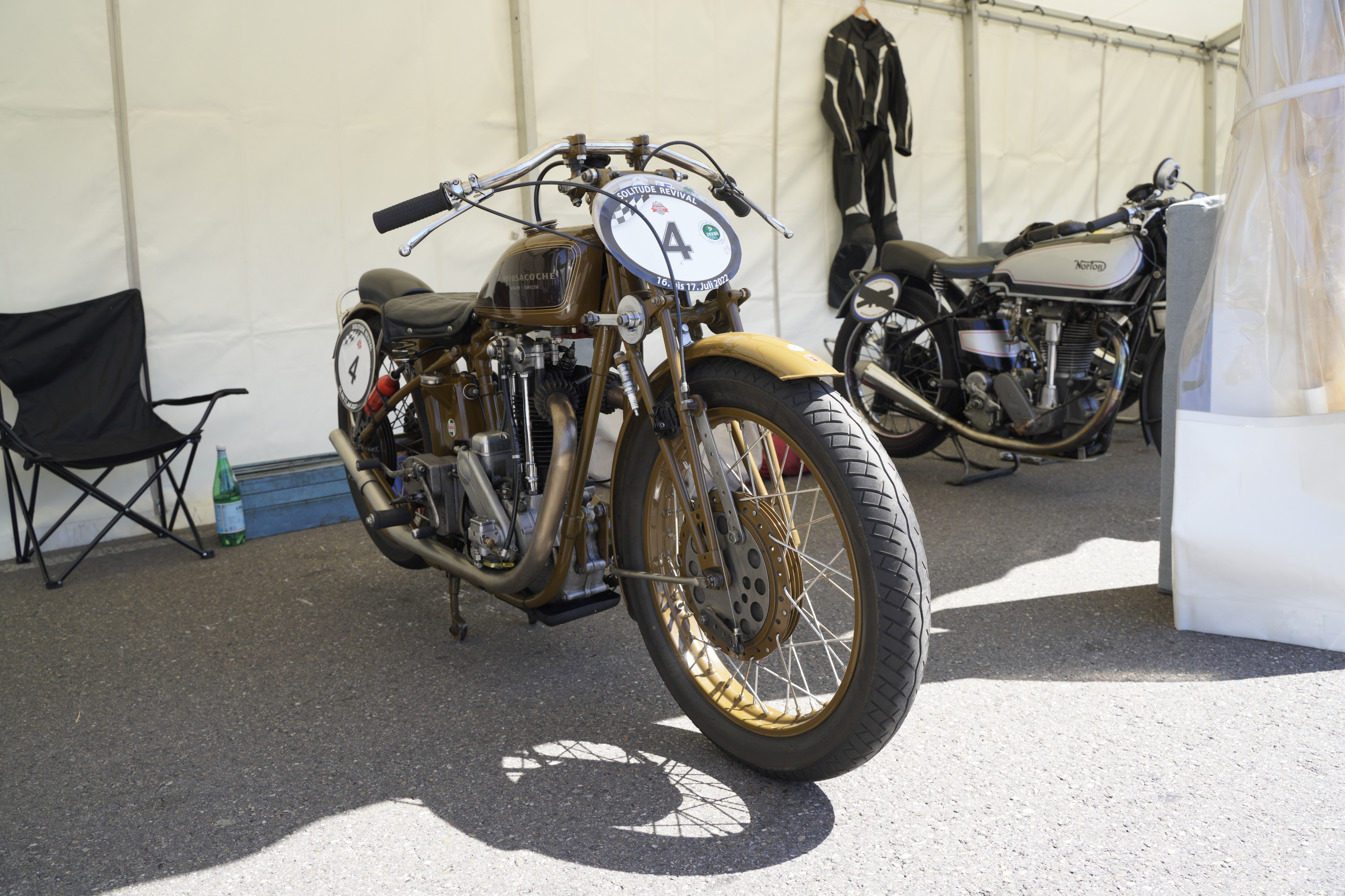 Nicht zu vergessen: Die ersten Rennen auf der Solitude-Rennstrecke wurden ab 1903 mit Motorrädern gefahren. Automobile kam erst 1922 hinzu.
