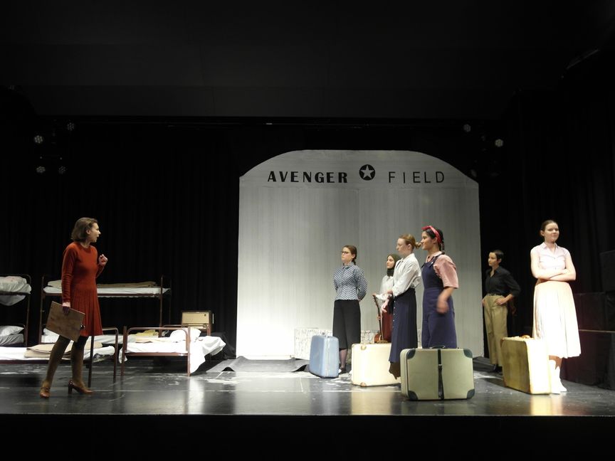 Die Inszenierung von „Decision Height“ der English Drama Group des Max-Planck-Gymnasiums ist am Samstag, 19. November um 20 Uhr in der Böblinger Murkenbach-Aula zu sehen.   Bild: Staber