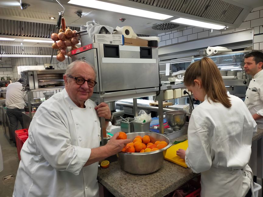 Vincent Klink in der Küche seines Restaurants Wielandshöhe.  Bild: Schweiker