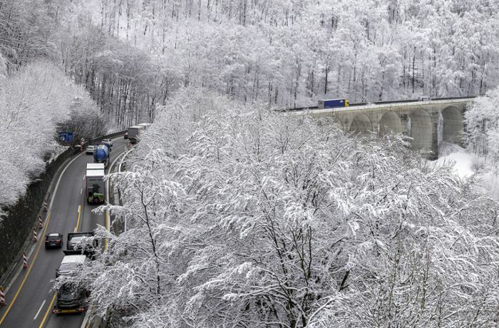 Ein Nadelöhr im Autobahnnetz: der Albaufstieg an der A8. Foto: imago images/Arnulf Hettrich/Arnulf Hettrich via www.imago-images.de
