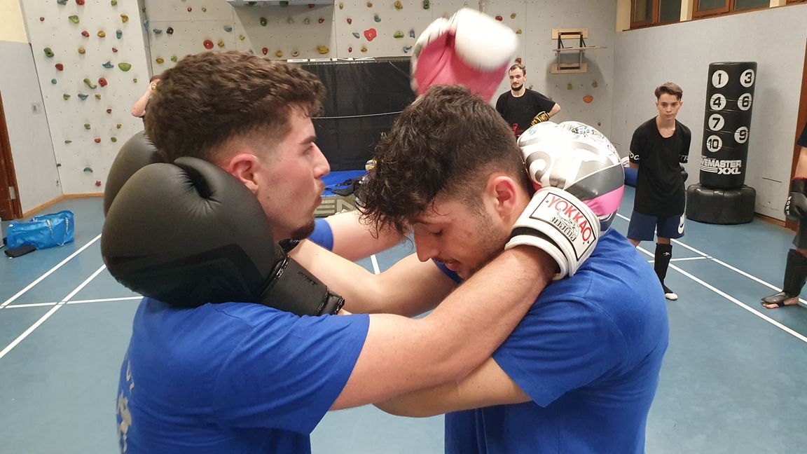 Vasil Valmarski und Alessi Raffaele im Clinch.Bild: Wegner