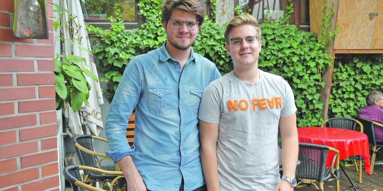 Dominik Ernst von den Jungsozialisten (links) und Max Reinhart von den Jungen Liberalen haben gemeinsam die Initiative „Sindelfingen zieht’s Durch“ gegründet.  Bild: Groß