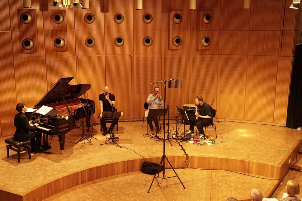 Zum Liedfestival-Abend "Heimat – In der Fremde" hatte der SWR ein Team ins Odeon der SMTT geschickt, um festzuhalten, was dort passiert. Denn zum 6. Konzert des 2022er-Festivals war ein Duo aus New York angereist, um die Welt des Kunstlieds etwas aufzumischen.   Bild: Heiden