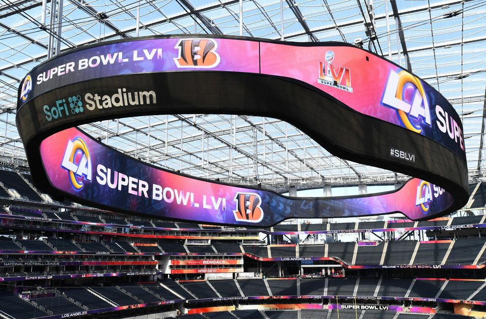 <b>2,11 Millionen Menschen</b> sahen allein in Deutschland den 55. Super Bowl im vergangenen Jahr. Die Zahl der deutschen Footballfans wächst stetig, und das trotz der hierzulande nächtlichen Übertragungszeiten. 2013 waren es noch 0,95 Millionen Zuschauer.