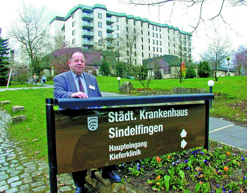 Eberhard Werz bei seinem Abschied vom Sindelfinger Krankenhaus 2003. Der Betriebsleiter feierte jetzt seinen 80. Geburtstag. Bild: Stampe/a