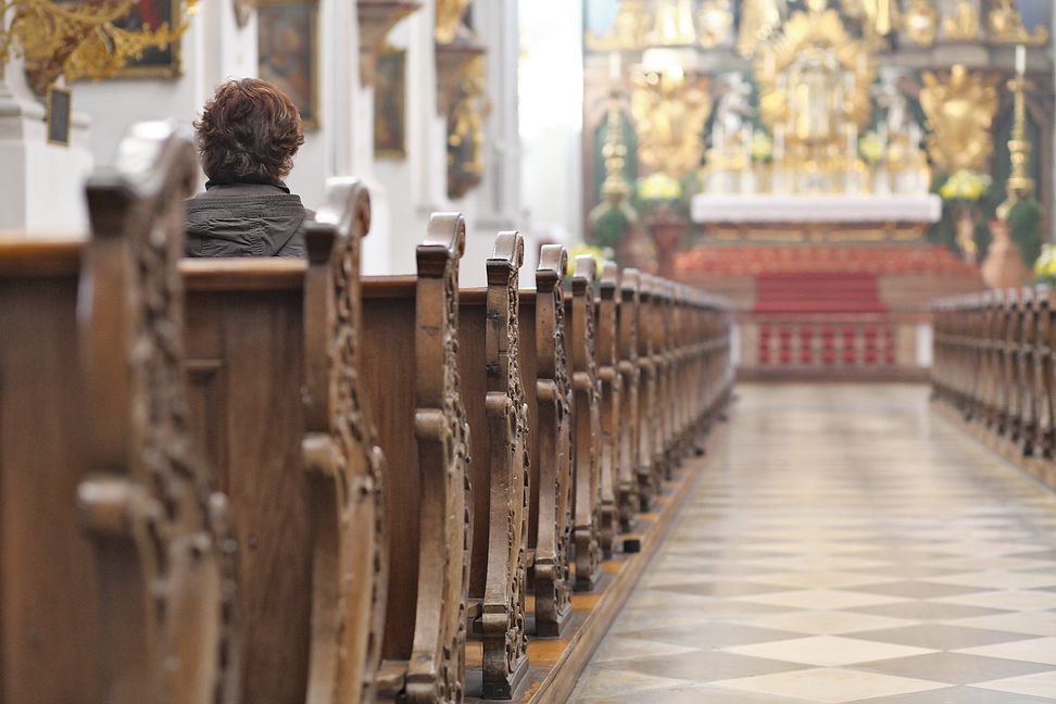 Das Katholische Dekanat Böblingen meldet 1654 Kirchenaustritte in 2021. Bild: Adobe Stock/Boggy