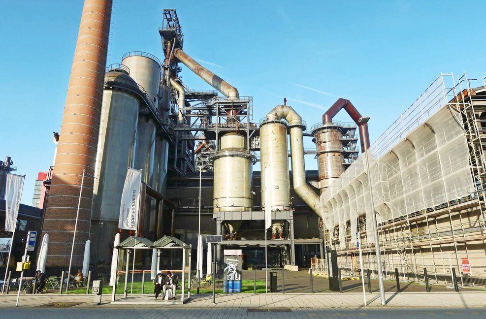 Per Bus zum Hochofen. Die Relikte der Stahlindustrie sind in Esch-sur-Alzette gut integriert.