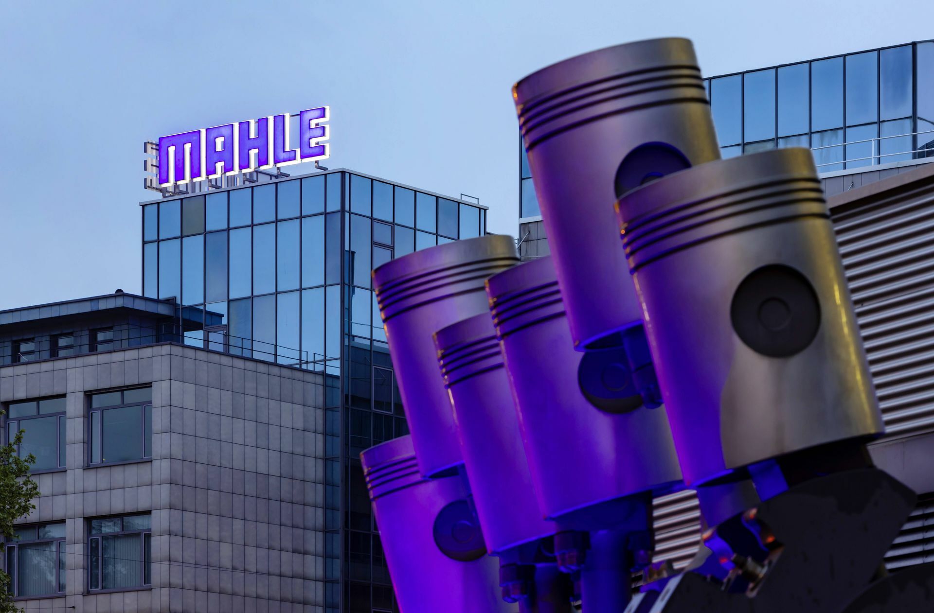 Mahle-Zentrale in Stuttgart: Der Zulieferer will in Deutschland rund 2000 Arbeitsplätze streichen.