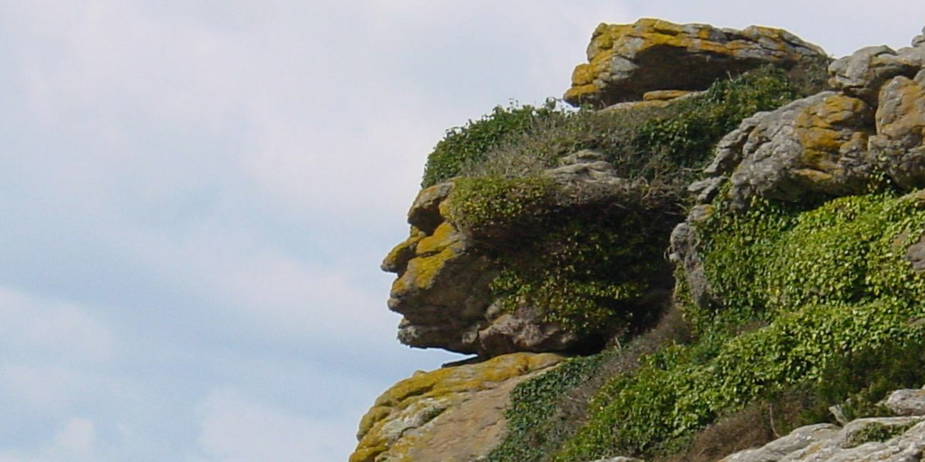 Überall lauern Gesichter – auch in dieser Felsformation.
