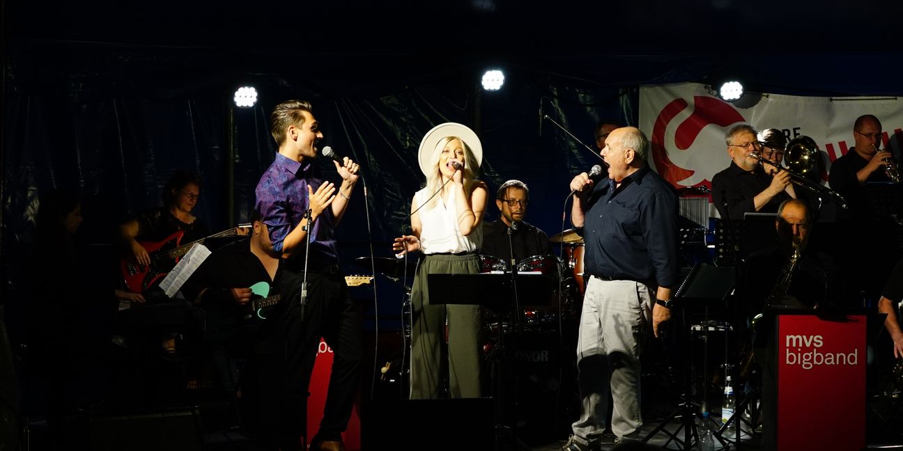 Das Vokaltrio der MVS-Big-Band: Alexander Wolff, Tanja Losch und Jörg Gebhardt (von links). Bild: Heiden