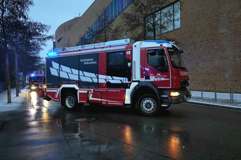 Die Feuerwehr bringt sich in Position.    Bild: SDMG/Dettenmeyer