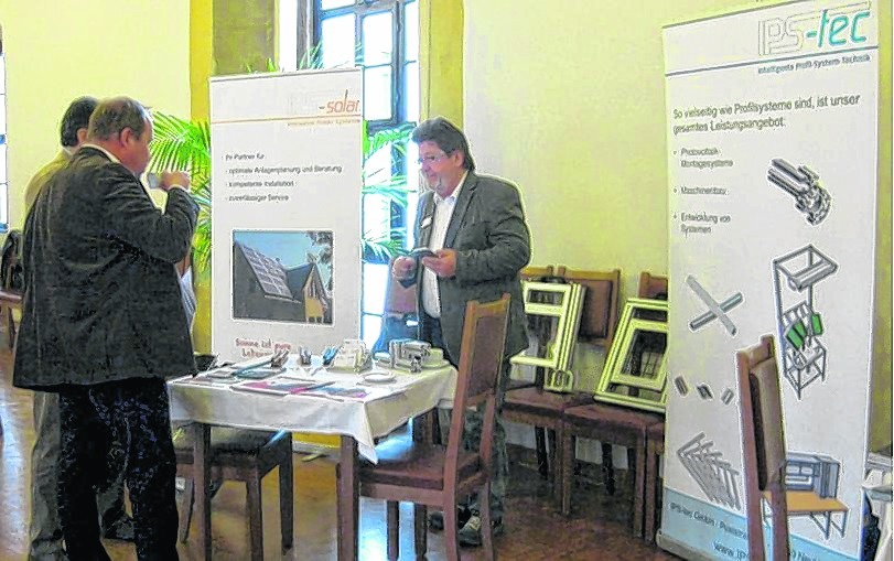 Ein Foto von der Börse im letzten Herbst: Kooperationsgespräch an einem der Ausstellungsstände. Bild: z
