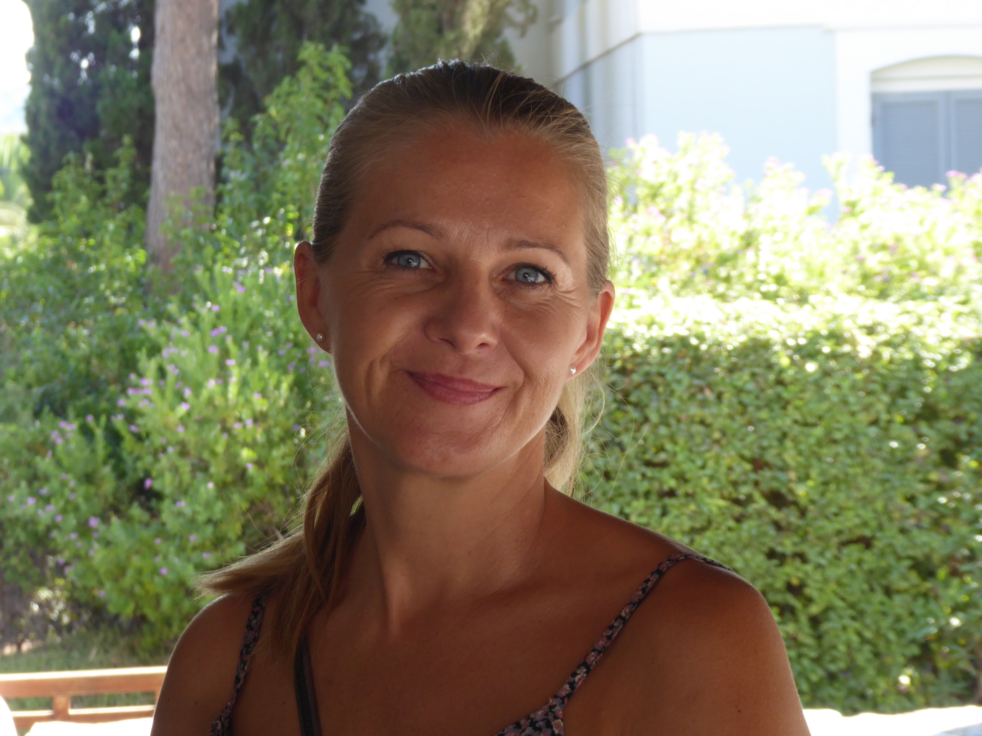 Judith Perros aus Thüringen lebt seit Jahren in Pythagorion auf Samos und engagierte sich bei der Reise der Sindelfinger Delegation im September 2018 als Dolmetscherin.     Bild: Bausch/A