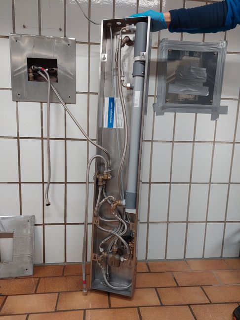 Die Duschen im Böblinger Stadion wurden saniert. Jetzt gibt es auch wieder warmes Wasser. Bild: Oberdorfer