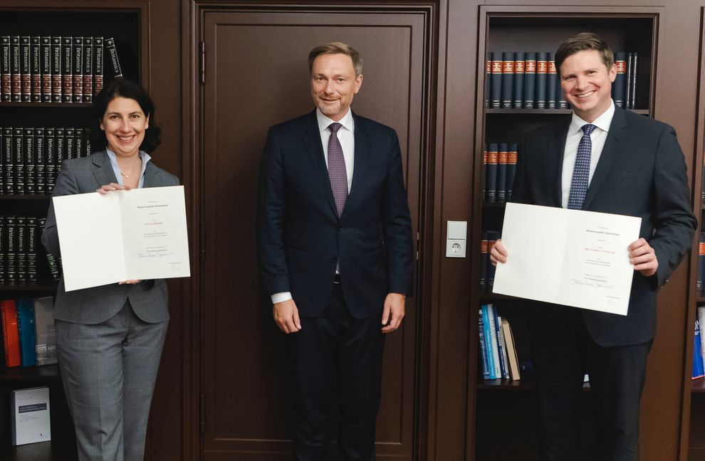 Finanzminister Christian Lindner (Mitte) mit seinen Staatssekretären Katja Hessel und Dr. Florian Toncar. Bild: z