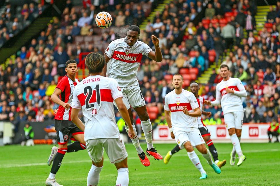 Dan-Axel Zagadou (3. von links) hat sich in der Hierarchie der VfB-Innenverteidiger nach oben gearbeitet und wird wohl neben Waldemar Anton in die Saison starten.