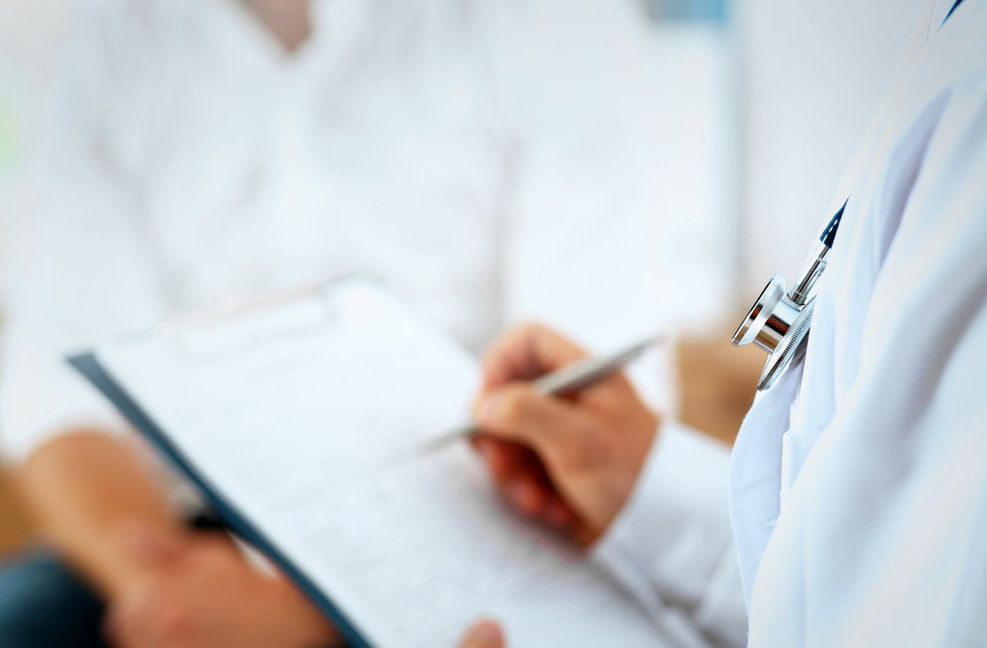 Welche Behandlungsmöglichkeit ist die richtige? Diese Frage bewegt jeden, der die Diagnose Krebs bekommt Foto: Adobe Stock//soundexpert