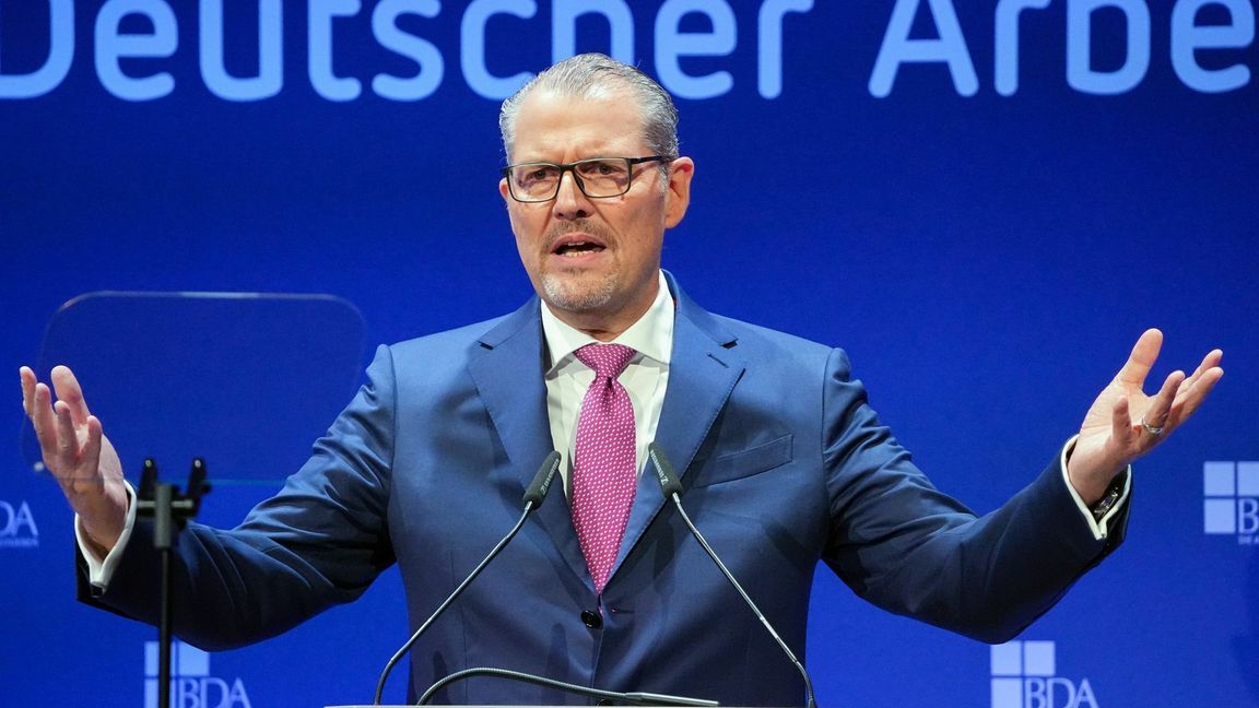 Arbeitgeber-Präsident Rainer Dulger sieht das Vertrauen der Wirtschaft in die Ampelkoalition zerstört. In der Wirtschaft stößt er damit aber nicht nur auf Zustimmung. Foto: dpa/Soeren Stache