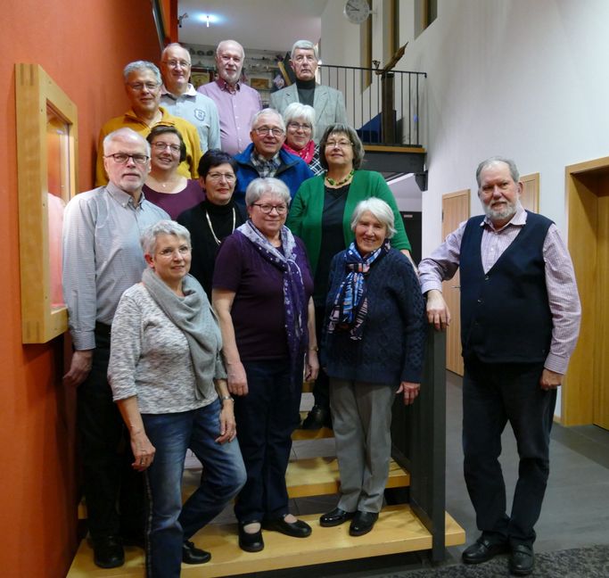 Die Macher eines ungewöhnlichens Abends:  Gerhard Deixelberger, Siegfried Schneider, Gerhard Stähle (alle Präsidium) Rudi Oechsner (Betreuer/oberse Reihe von links), Werner Weinstein, Vera Fleisch, Ruth vom Lehn, Siegfried Schneider d. Ä., Ursula Wagner, Margit Withelm (alle Präsidium/mittlere Reihe von links), Unterste Reihe -von links: Roswitha Marquardt, Theresia Schneider, Renate Dannecker, Wolfgang Trefz (alle Präsidium/vorne von links).